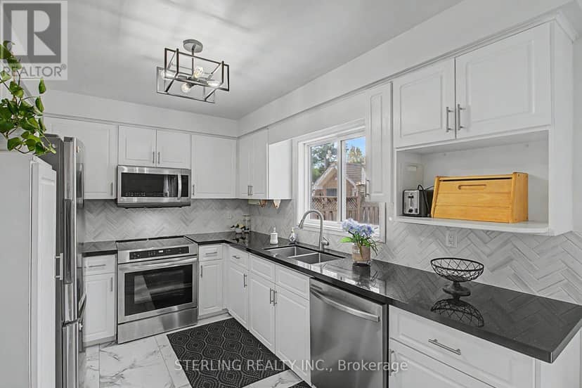 72 Sunforest Drive — photo 4 of 37