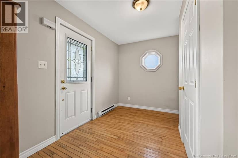 210 Broadway Street — photo 4 of 38