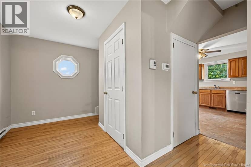 210 Broadway Street — photo 6 of 38