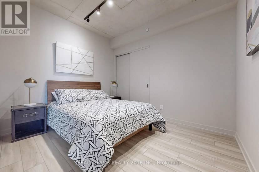 1601 - 458 Richmond Street W — photo 15 of 21