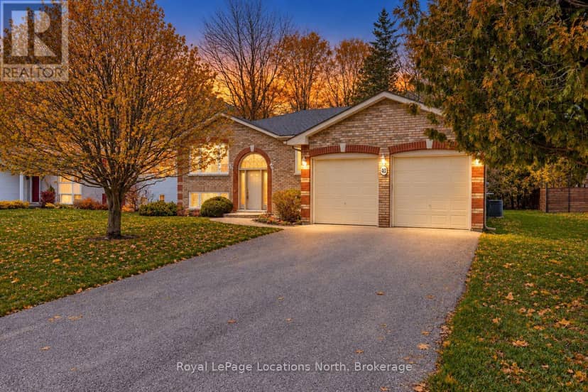 40 Fairway Crescent — photo 1 of 28