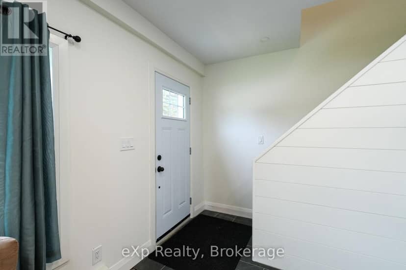 136 Breadalbane Street S — photo 4 of 34