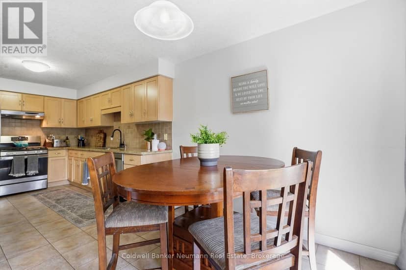 7 Henderson Drive — photo 11 of 32
