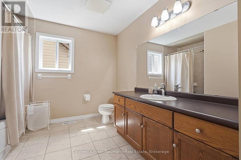 7 Henderson Drive — photo 21 of 32