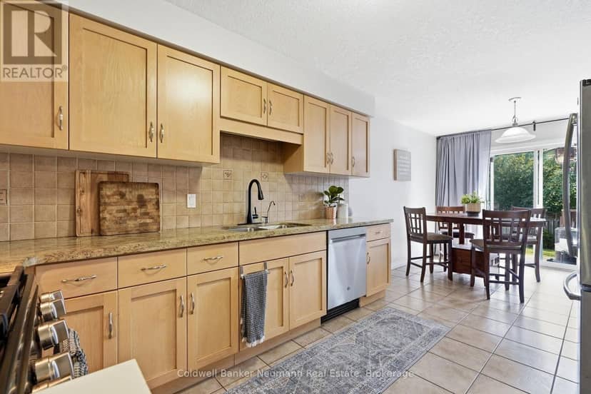7 Henderson Drive — photo 7 of 32