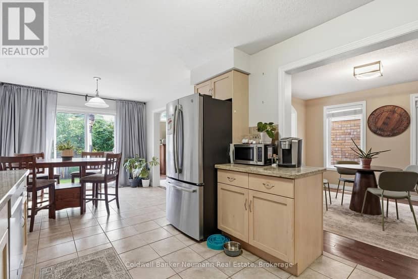7 Henderson Drive — photo 9 of 32