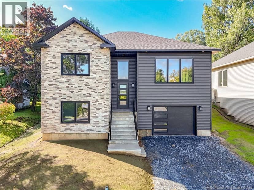16 Mayflower Street — photo 1 of 38