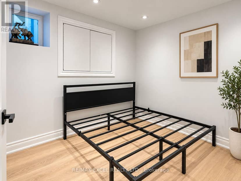 800 Pam Crescent — photo 36 of 40