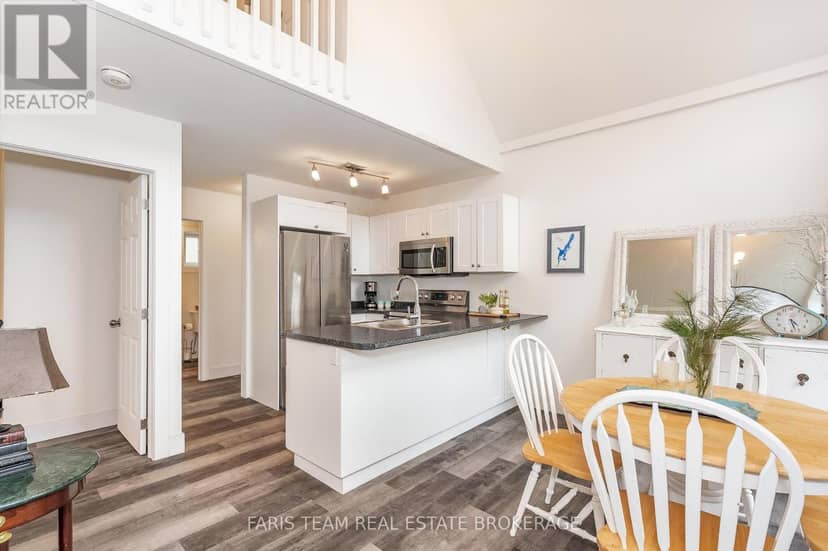 1036 Beverley Lane — photo 10 of 40