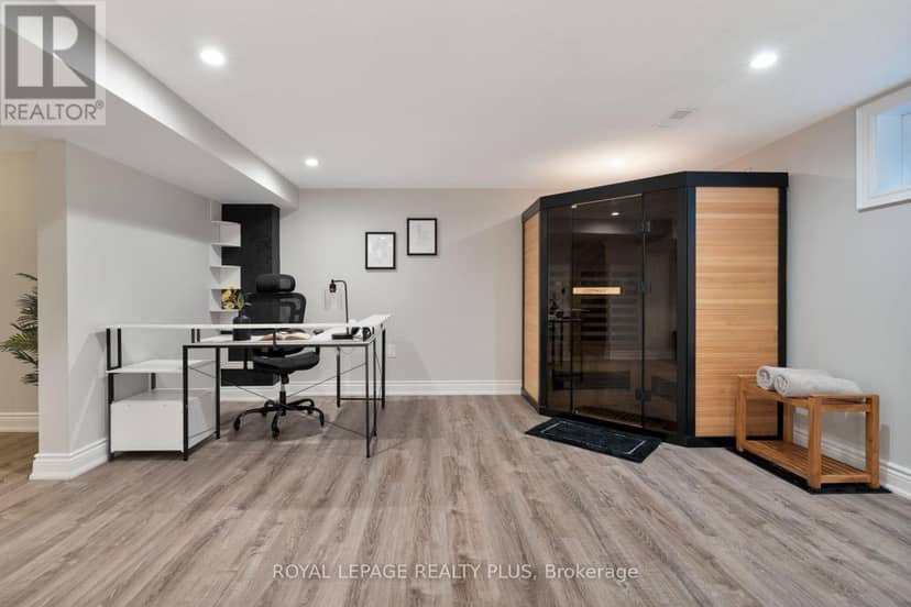 20 San Marino Crescent — photo 38 of 40