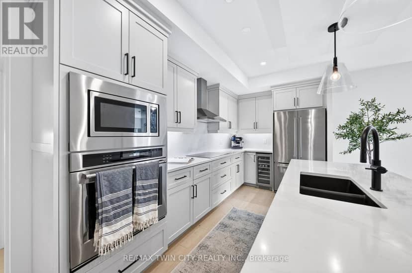 601 - 71 Wyndham Street S — photo 13 of 40