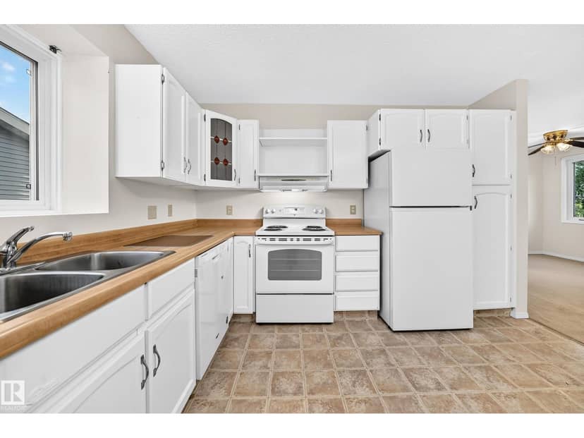 1119 38 ST NW — photo 9 of 40