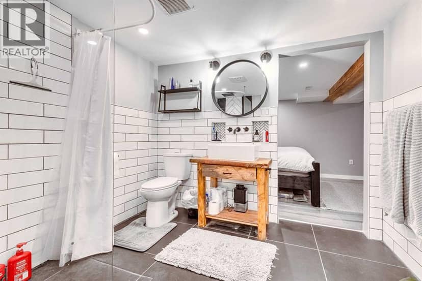813 8 Avenue NE — photo 33 of 40