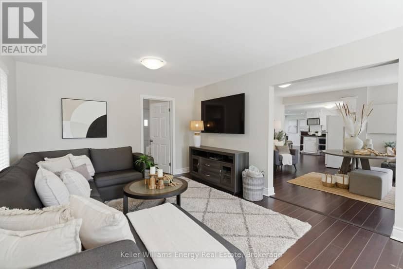 67 Edgewood Crescent — photo 11 of 36