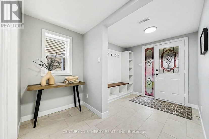 31 Willow Glen Drive — photo 3 of 36