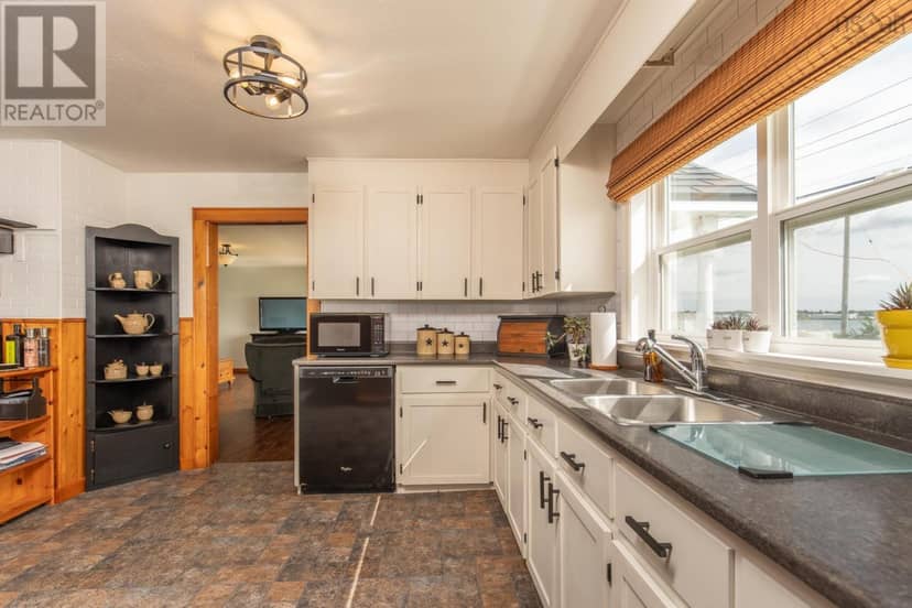 926 Highway 304 — photo 17 of 40