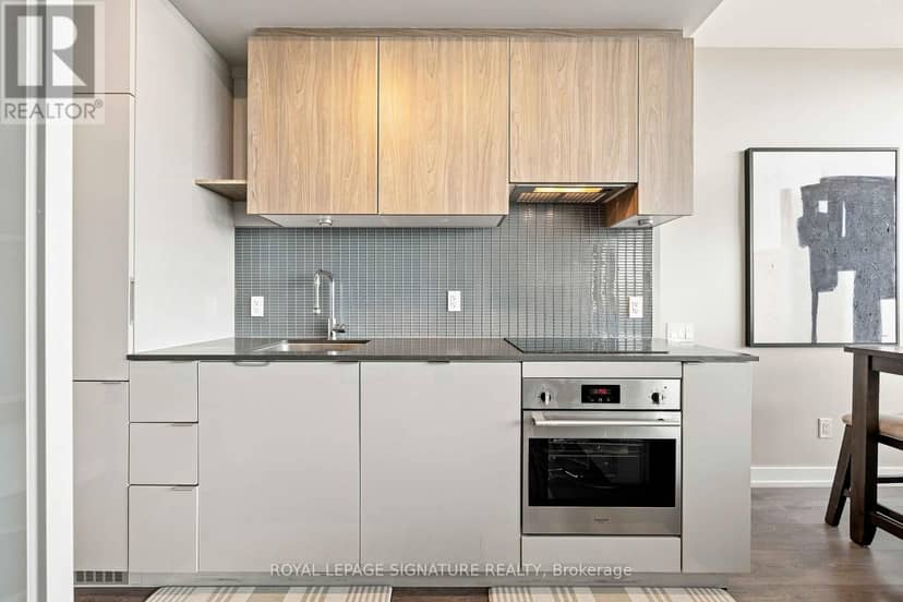 4305 - 161 Roehampton Avenue — photo 14 of 33