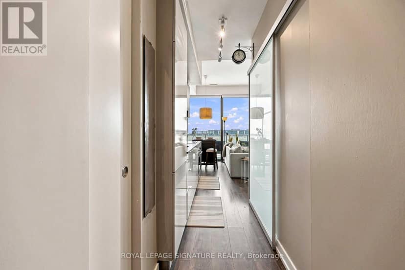 4305 - 161 Roehampton Avenue — photo 15 of 33