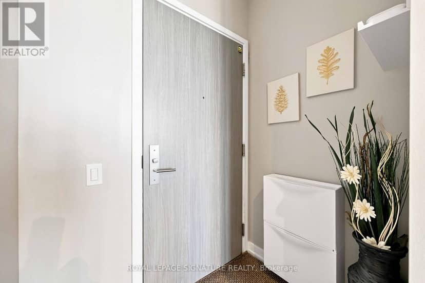 4305 - 161 Roehampton Avenue — photo 2 of 33
