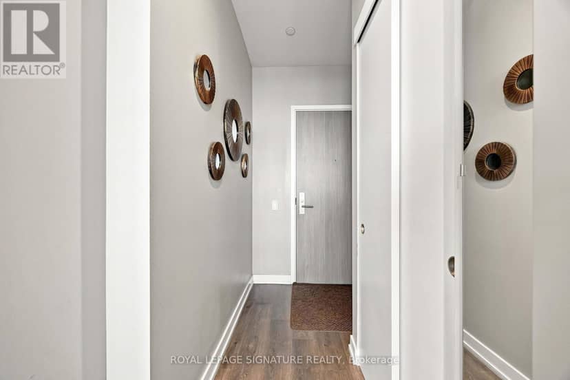 4305 - 161 Roehampton Avenue — photo 3 of 33