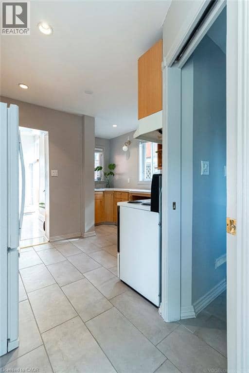 270 QUEEN Street S — photo 31 of 40