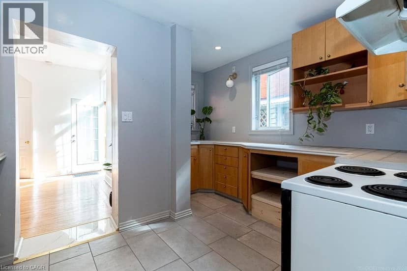 270 QUEEN Street S — photo 27 of 40