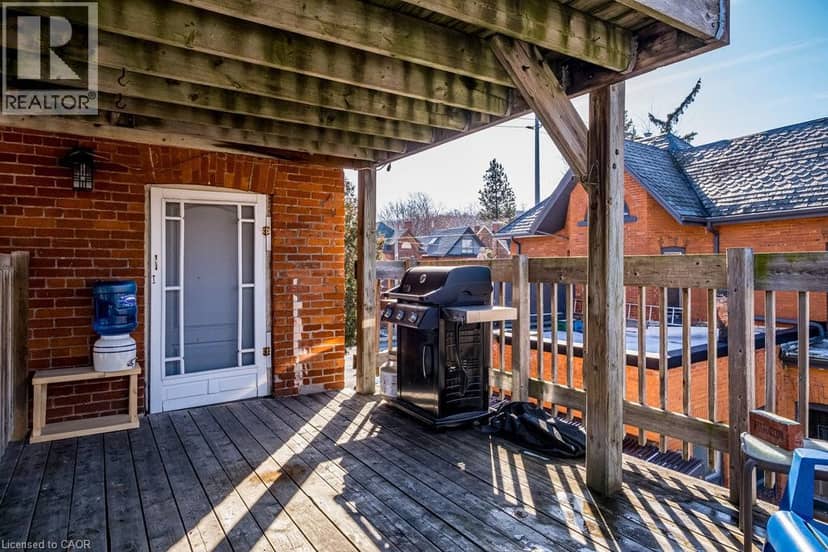270 QUEEN Street S — photo 23 of 40
