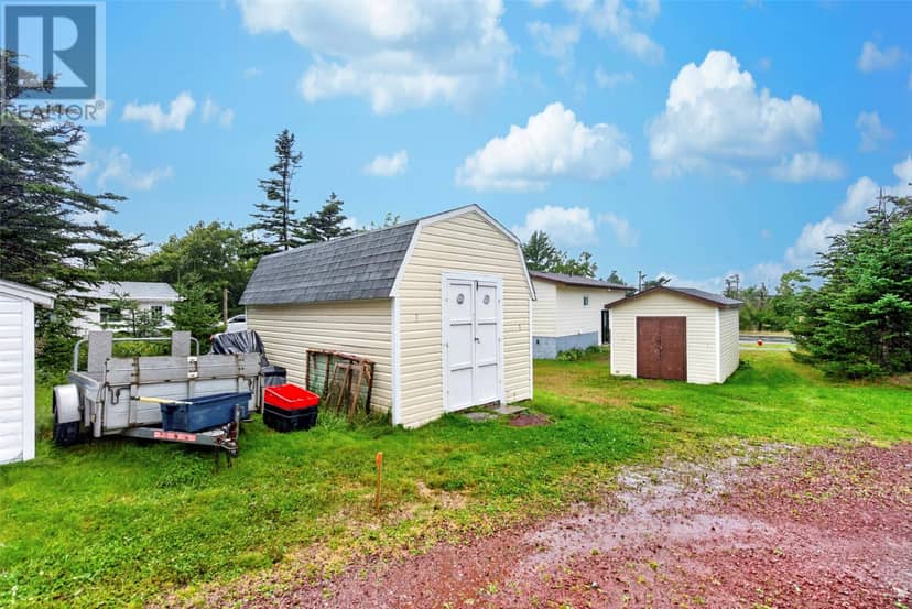 252 Main Road — photo 3 of 40