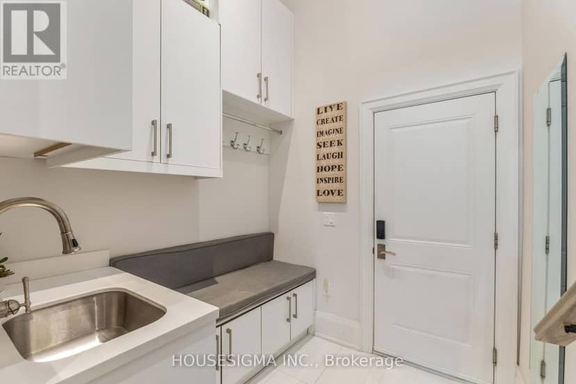 102 Oxford Street — photo 11 of 40