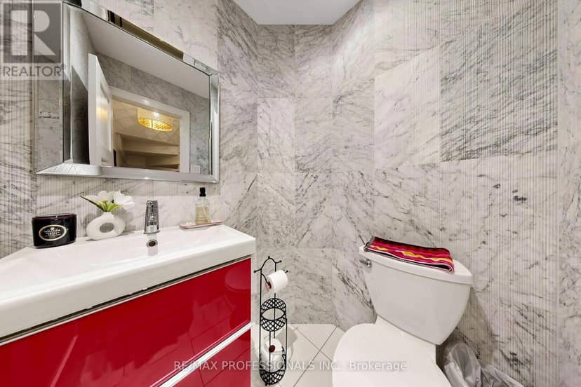 15A - 1064 Queen Street W — photo 34 of 40