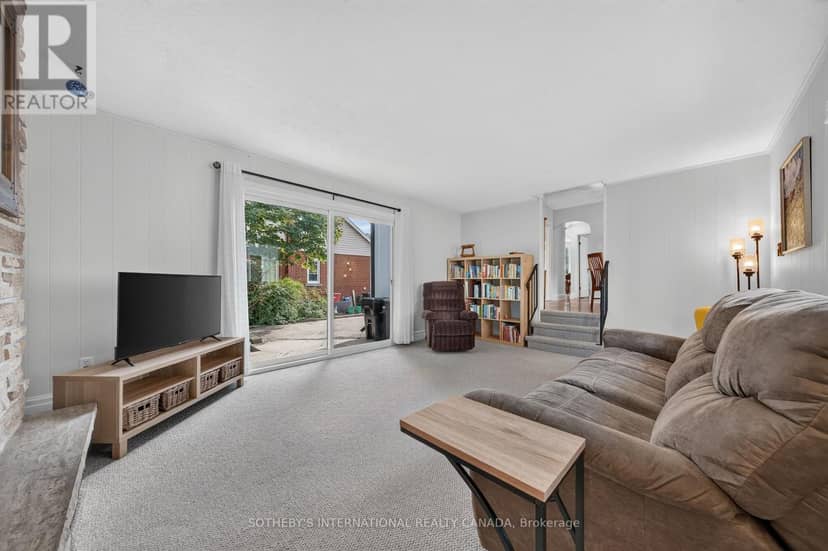 38 Roslin Avenue S — photo 12 of 30