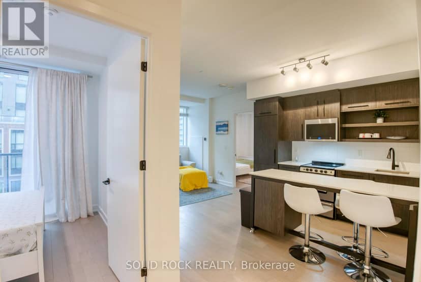 306 - 560 Rideau Street — photo 3 of 27