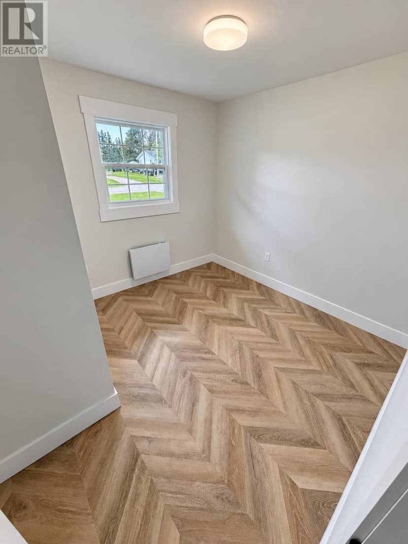 21-23 Thorndale Drive — photo 6 of 13