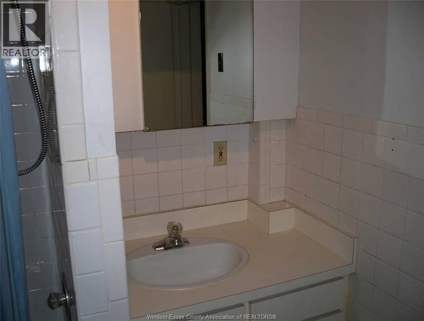 427 Gladstone Avenue — photo 9 of 20