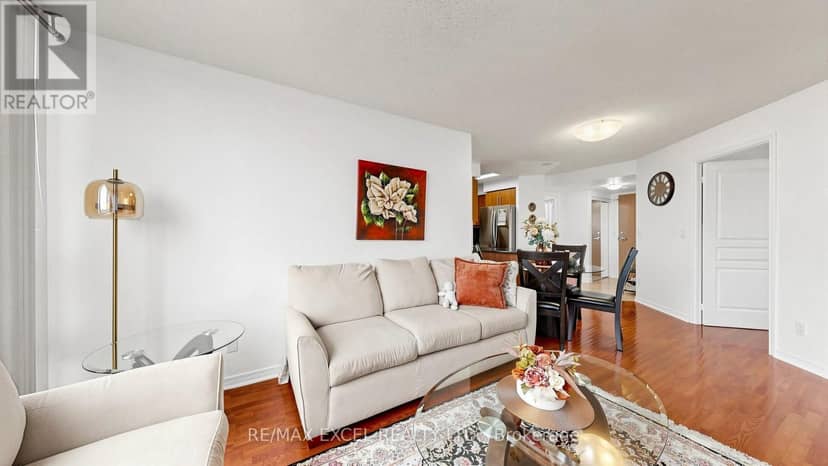 1603 - 509 Beecroft Road — photo 10 of 35
