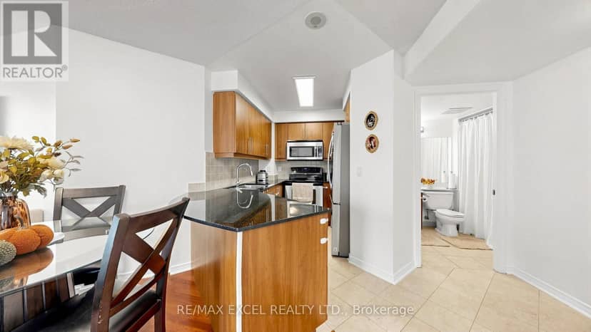 1603 - 509 Beecroft Road — photo 13 of 35