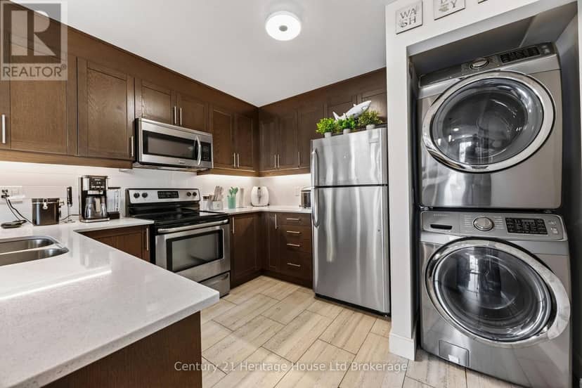 301 - 34 Brock Street — photo 17 of 26
