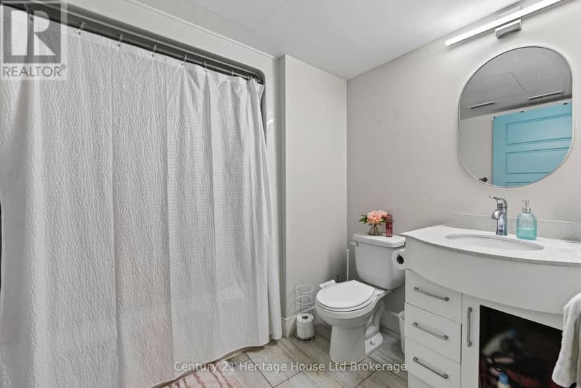 301 - 34 Brock Street — photo 9 of 26