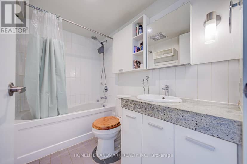 305 - 15 Singer Court — photo 23 of 40
