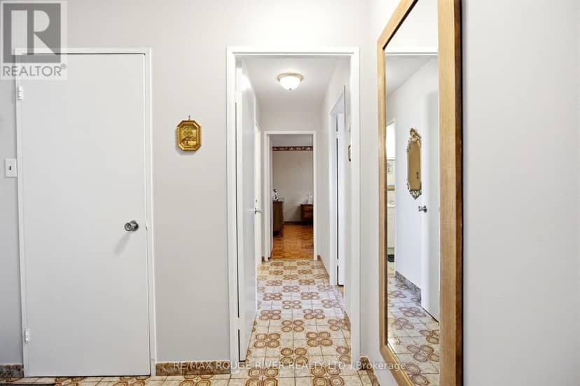 406 - 895 Kennedy Road — photo 17 of 26