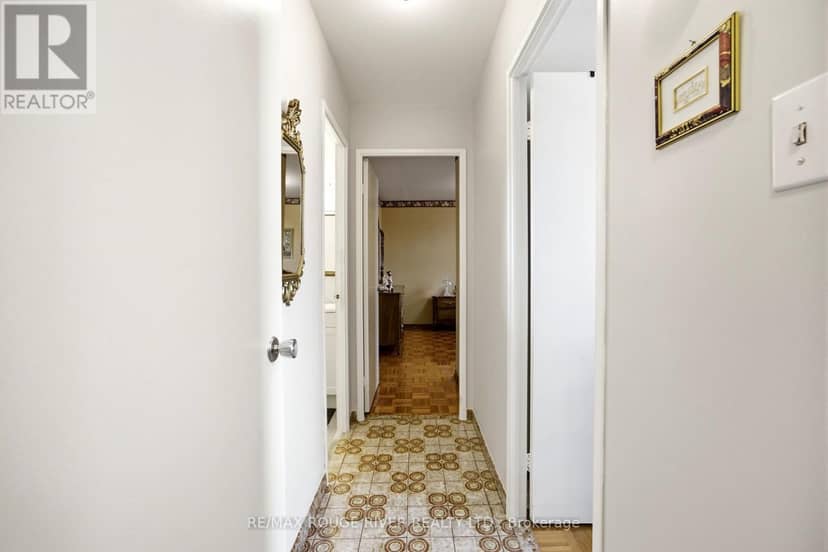 406 - 895 Kennedy Road — photo 18 of 26