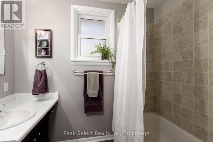 353 Queen Street E — photo 21 of 40