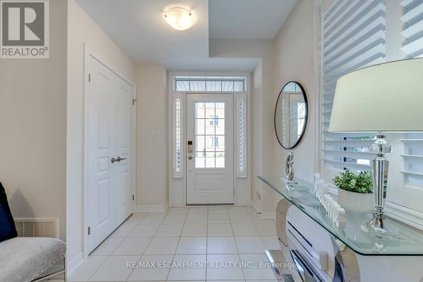393 Grantham Common — photo 3 of 40