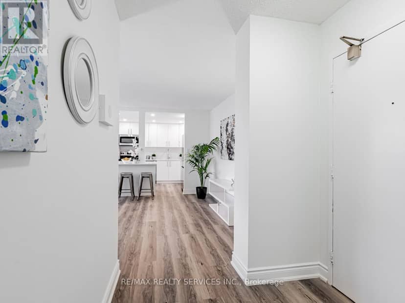 1108 - 3590 Kaneff Crescent — photo 2 of 40