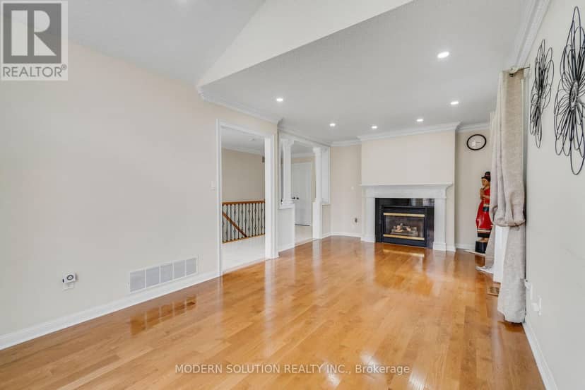 6431 Tenth Line W — photo 10 of 40