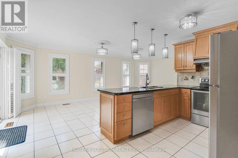 6431 Tenth Line W — photo 11 of 40