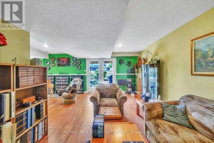 35 Cameron Court — photo 23 of 32