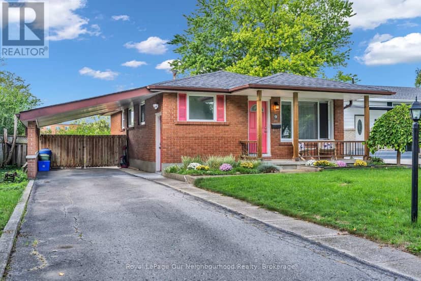 9 Kenwood Crescent — photo 1 of 40