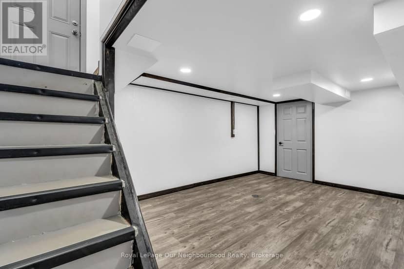 9 Kenwood Crescent — photo 26 of 40