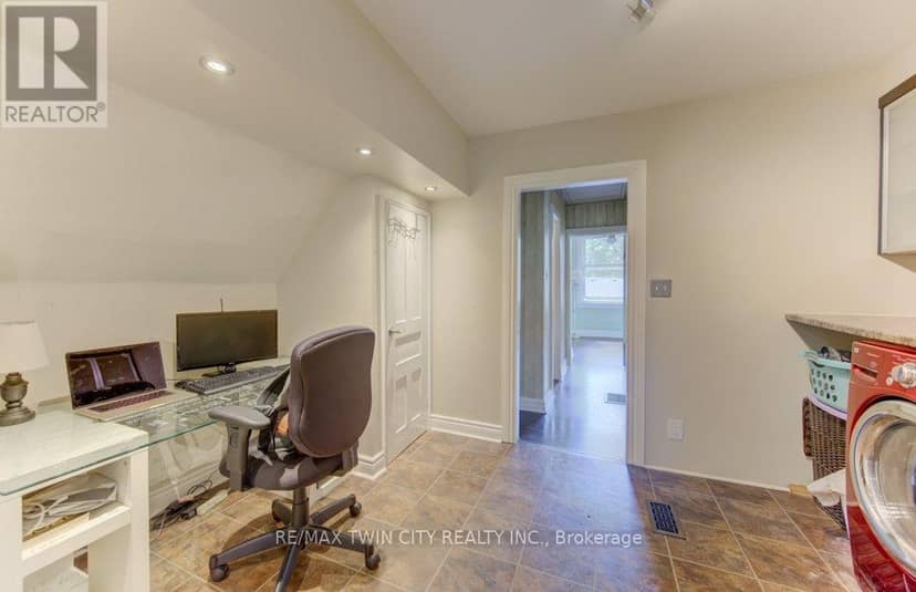 271 London Road W — photo 21 of 32